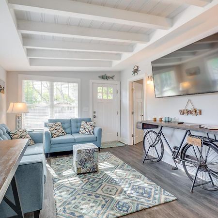Modern Oak Island Escape 1 Mile To Long Beach! Экстерьер фото