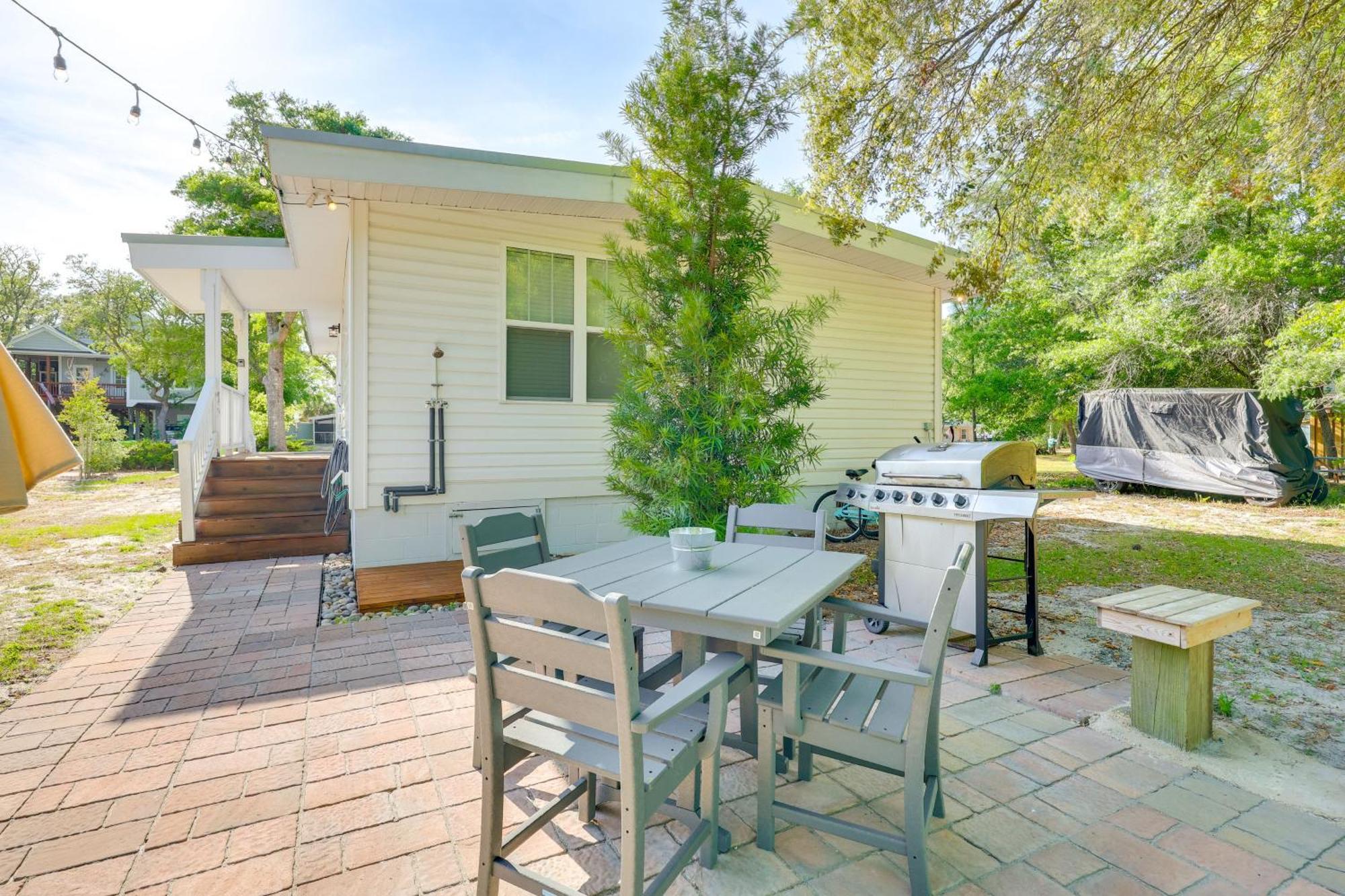 Modern Oak Island Escape 1 Mile To Long Beach! Экстерьер фото