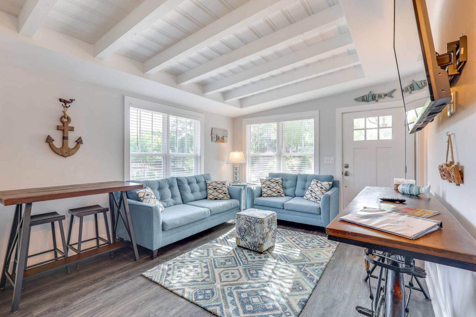 Modern Oak Island Escape 1 Mile To Long Beach! Экстерьер фото