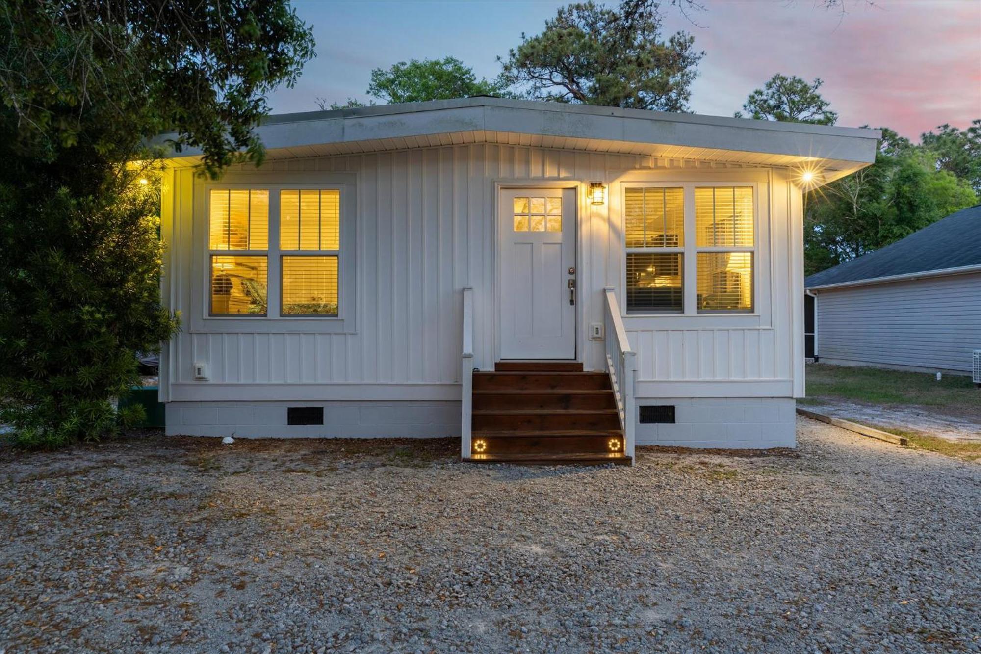 Modern Oak Island Escape 1 Mile To Long Beach! Экстерьер фото