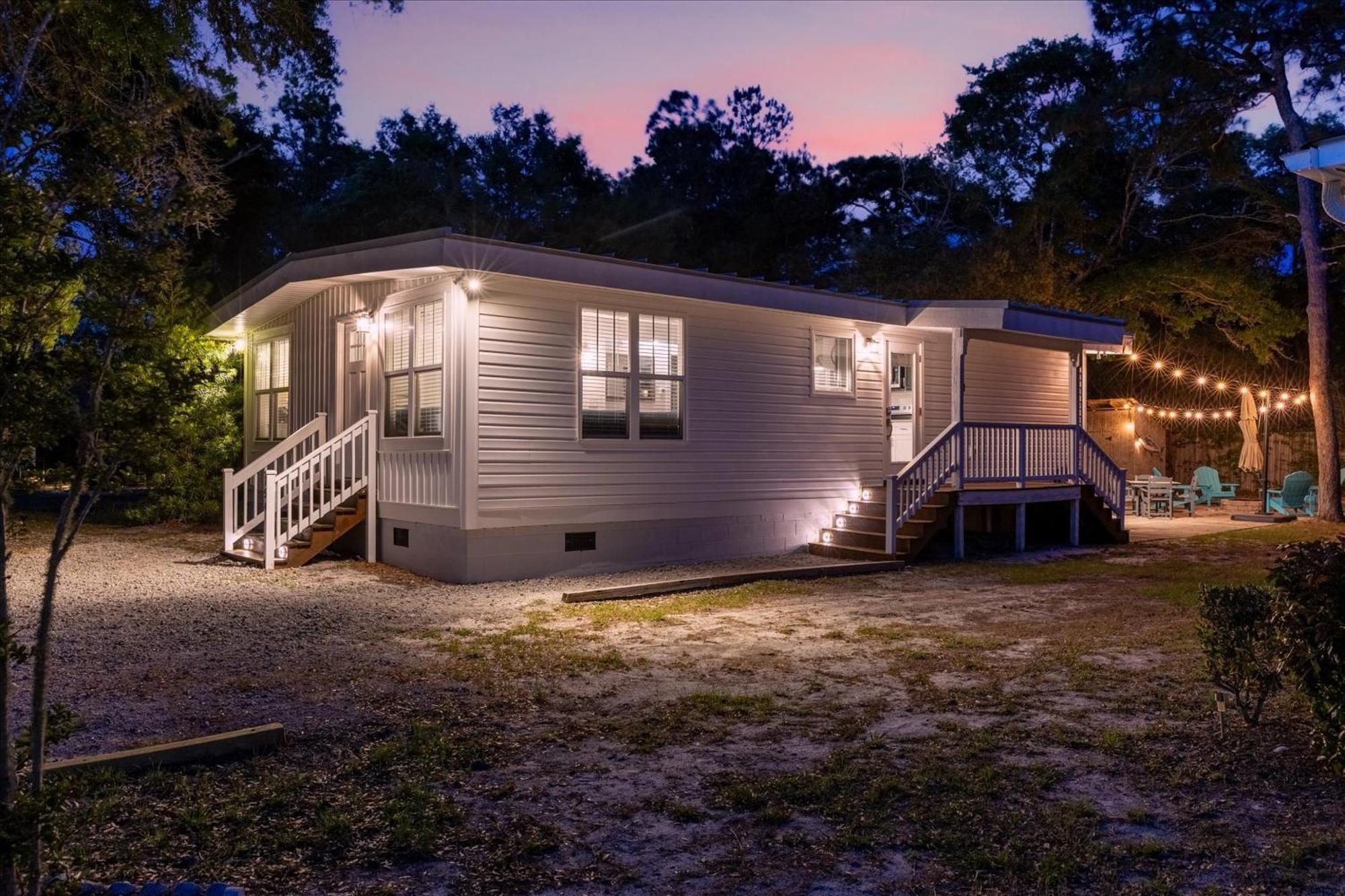 Modern Oak Island Escape 1 Mile To Long Beach! Экстерьер фото