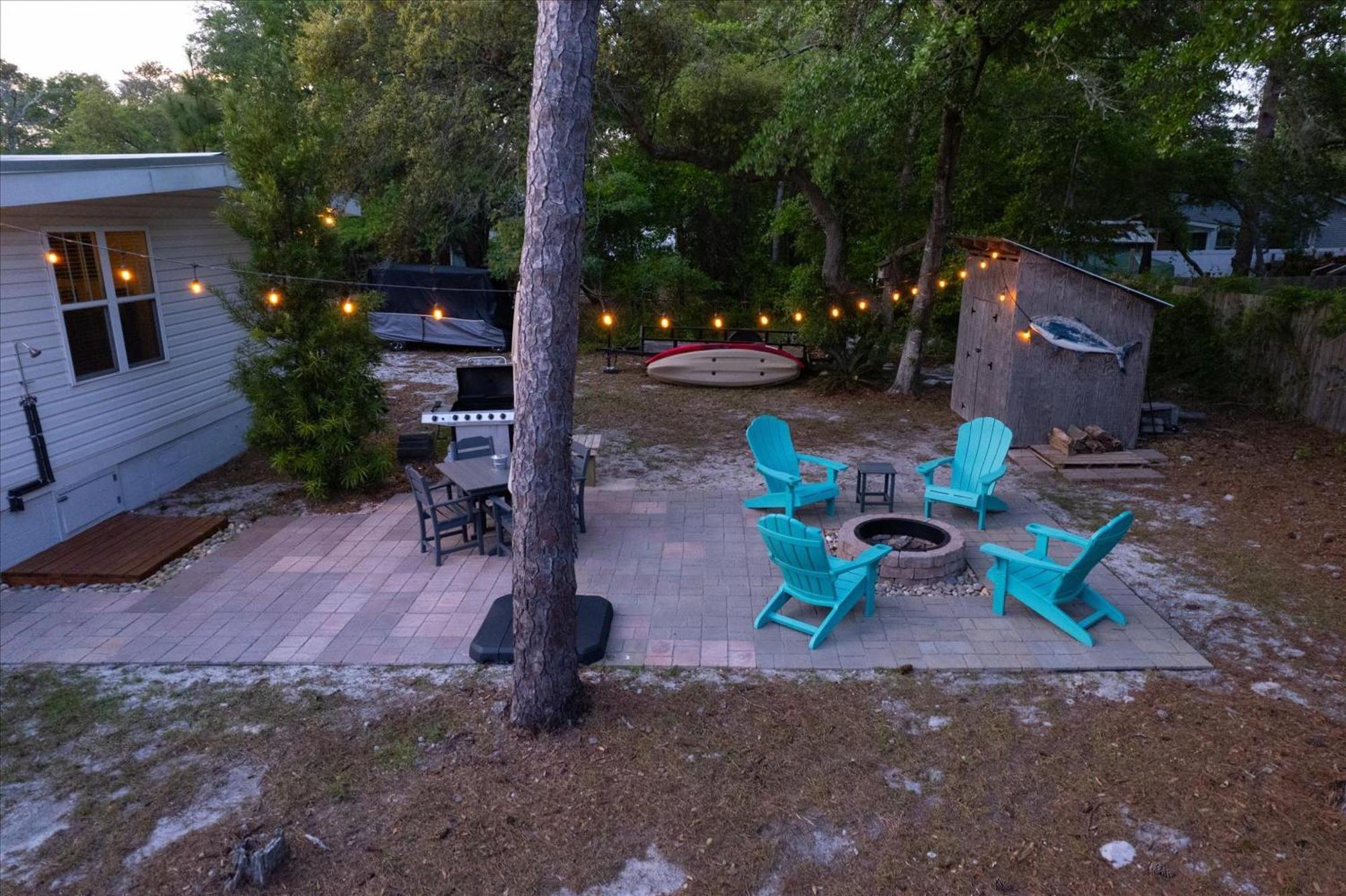 Modern Oak Island Escape 1 Mile To Long Beach! Экстерьер фото