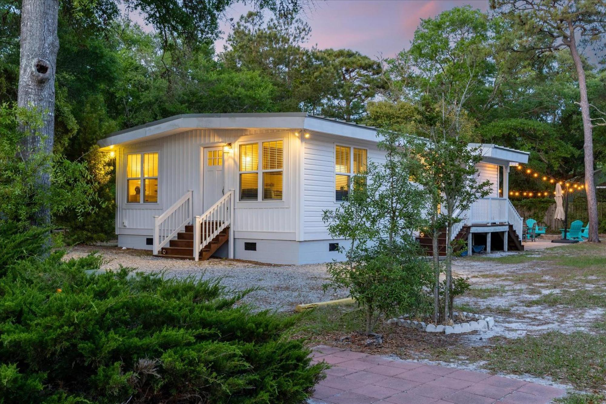 Modern Oak Island Escape 1 Mile To Long Beach! Экстерьер фото